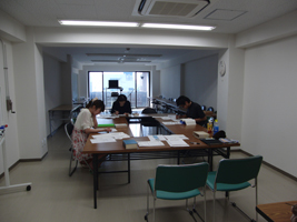 考えています